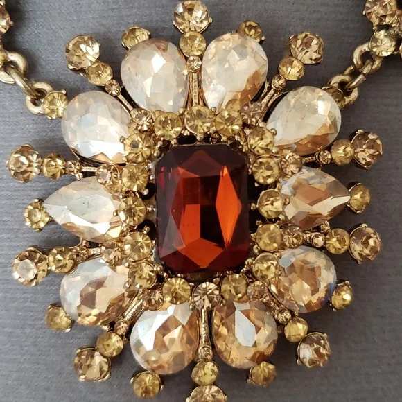 Eye Candy Crystal Necklace NWT - Picture 3 of 4